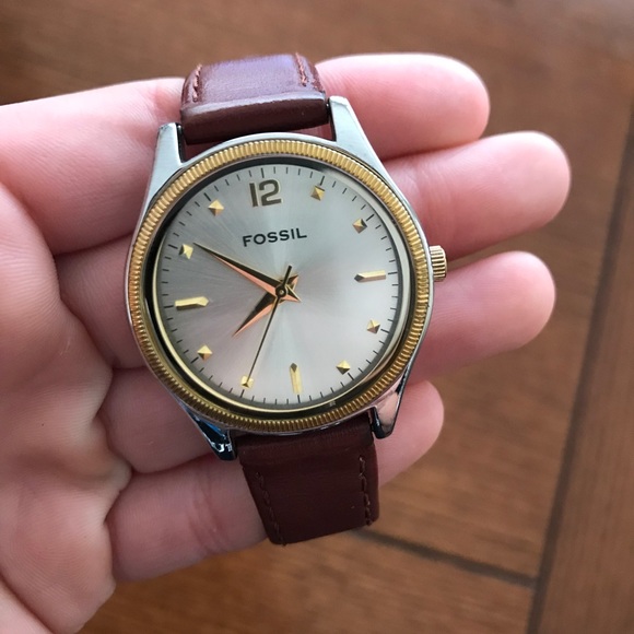 Leather Fossil Watch - Picture 2 of 6